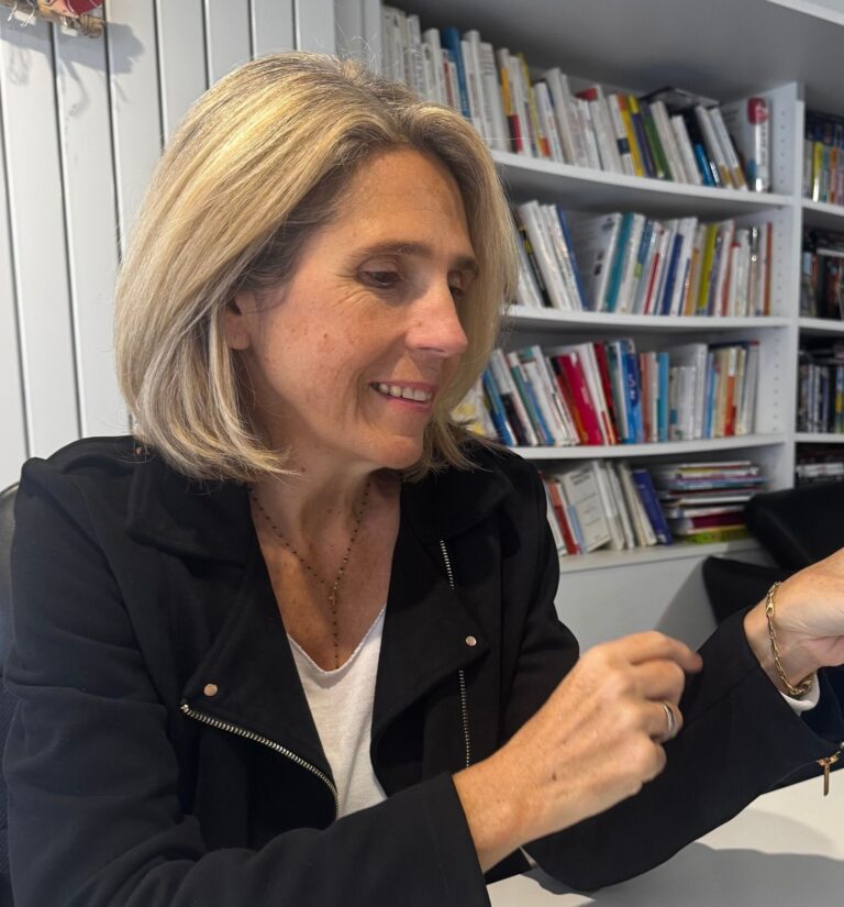 Séverine Cavaillès, conseillère en orientation scolaire, à son bureau